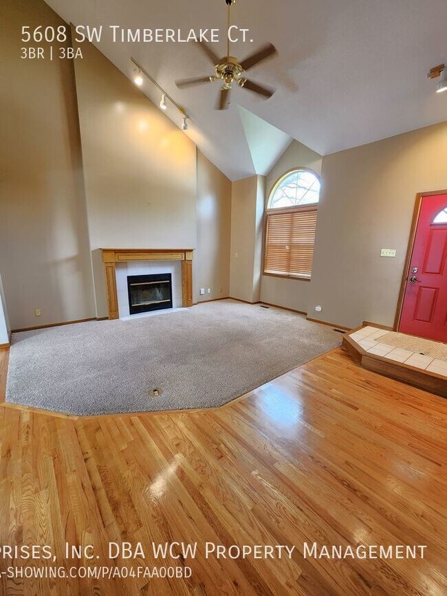 Building Photo - Executive 3BR, 2.5BTH home in Prairie Trac...