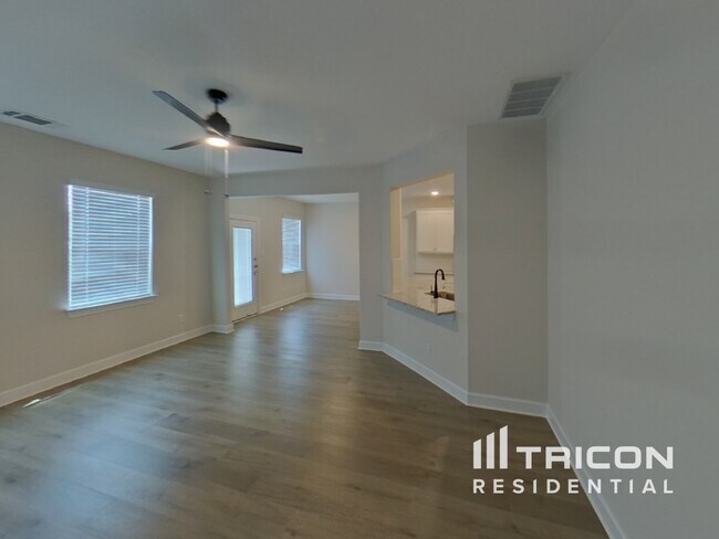 Foto del edificio - 1207 Bullock Dr