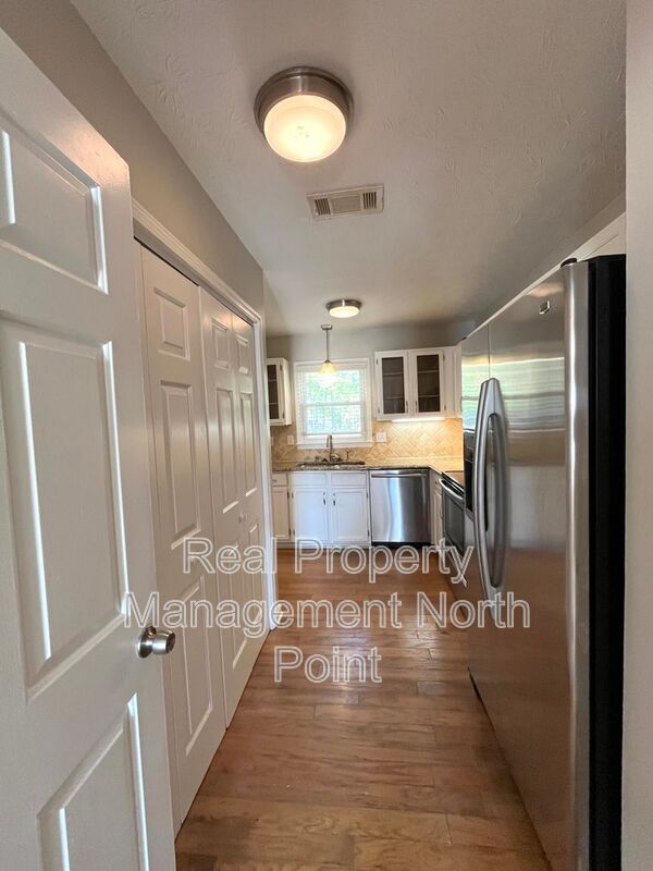 Foto del edificio - 585 Wedgewood Dr