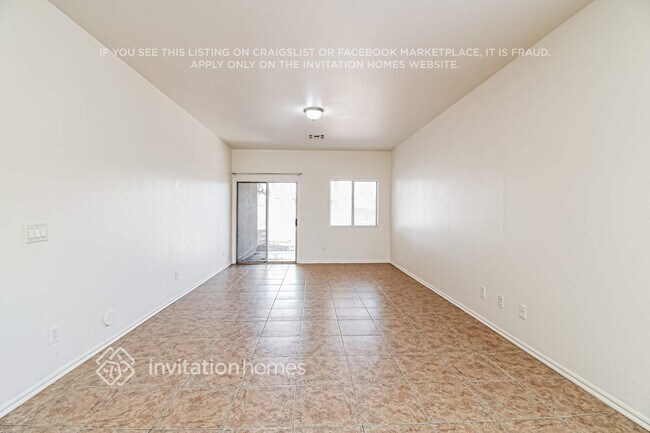 Building Photo - 934 E Silversmith Trail