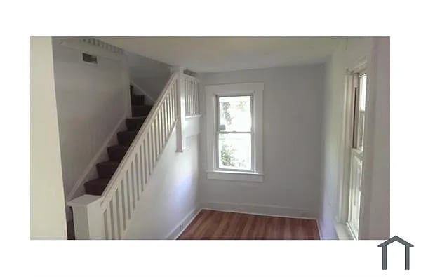 Building Photo - 2851 Lyndhurst Ave