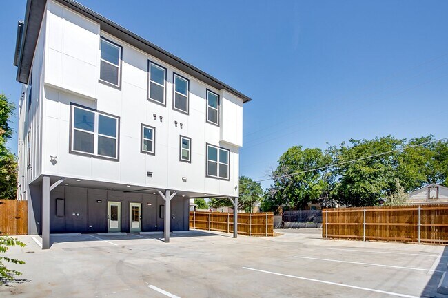 Foto del edificio - 2803 Forest Park Blvd