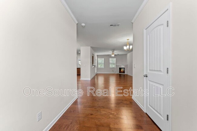 Foto del edificio - 385 Franklin Ln