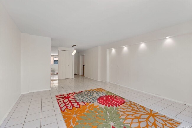 Foto del edificio - 345 E 93rd St