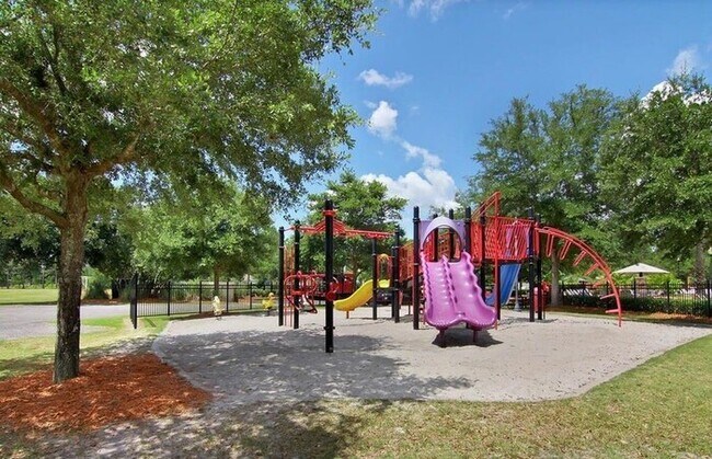 Foto del edificio - 4/2.5 in Stonehurst Plantation Subdivision