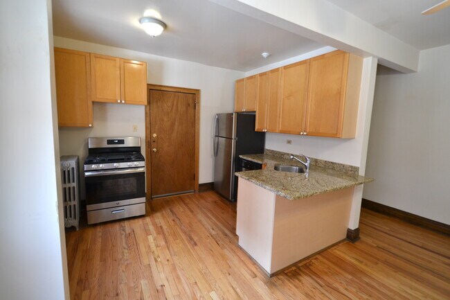 Building Photo - 3215 W Belle Plaine Ave