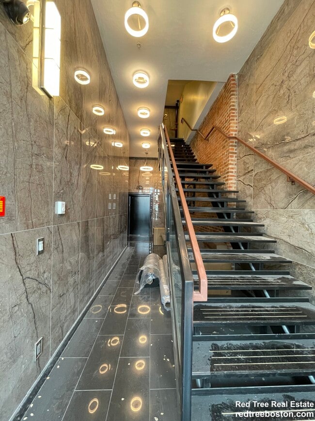 Building Photo - 1028a Commonwealth Ave