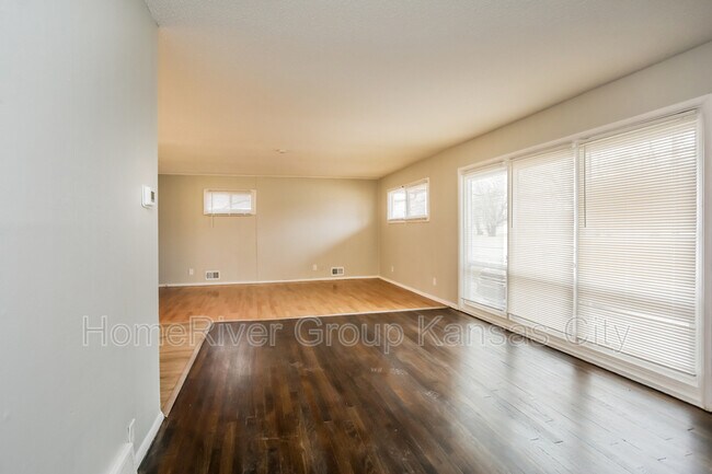 Foto del edificio - 7900 Longview Rd