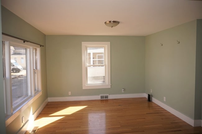 Building Photo - 7 Badger St