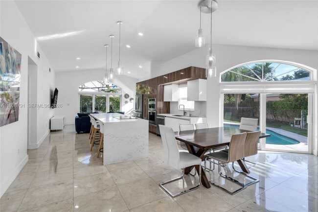 Building Photo - 15241 Wilshire Ct