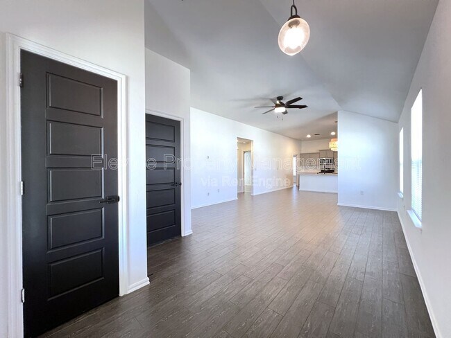Foto del edificio - 4613 Crystal Hill Dr