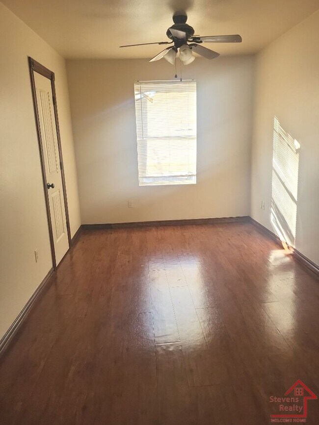 Foto del edificio - 1604 NW Lindy Ave