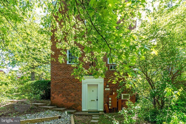 Building Photo - 3234 Gunston Rd