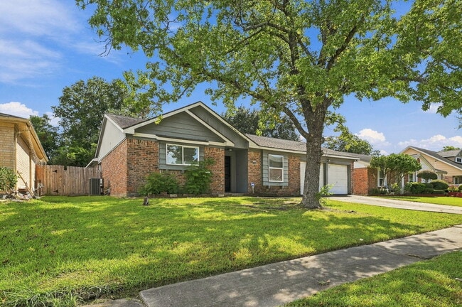 Photo - 8339 Carvel Ln (Houston, TX) House