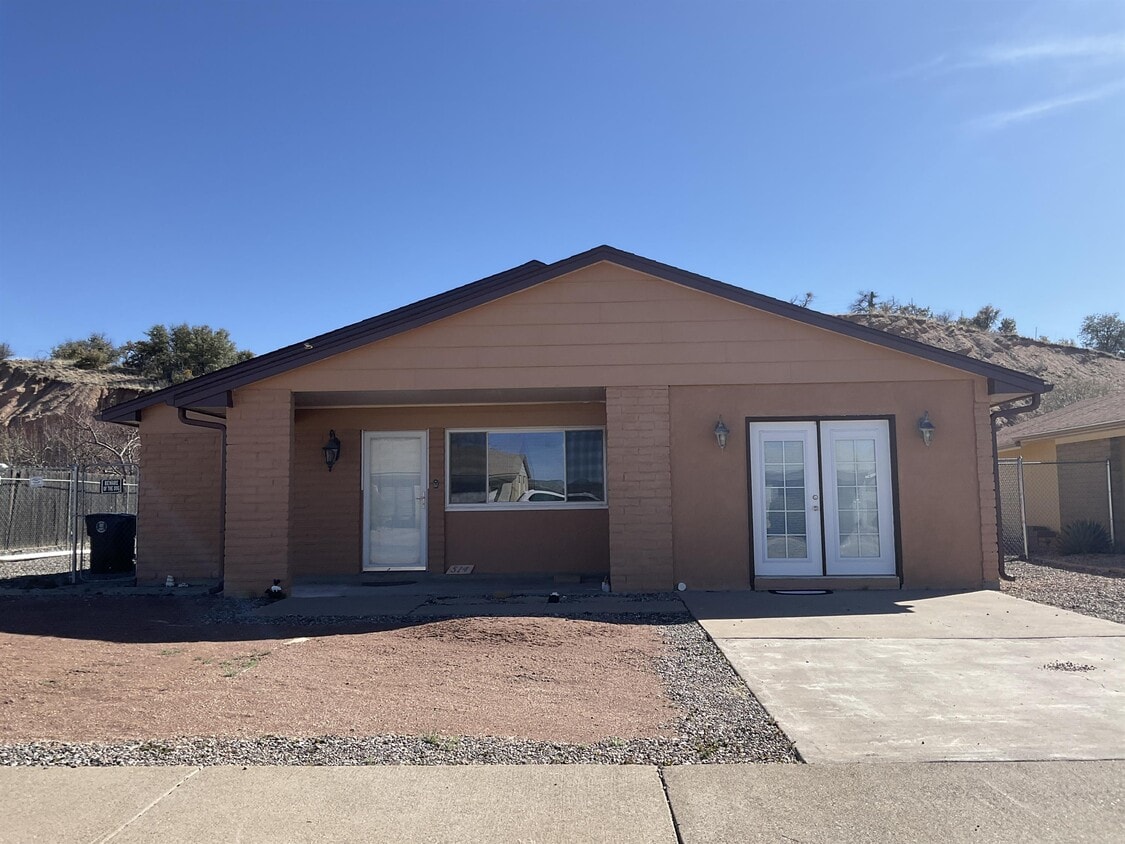 Primary Photo - 514 Covellite Dr
