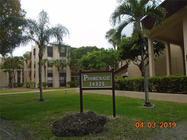 Foto del edificio - 14601 N Kendall Dr