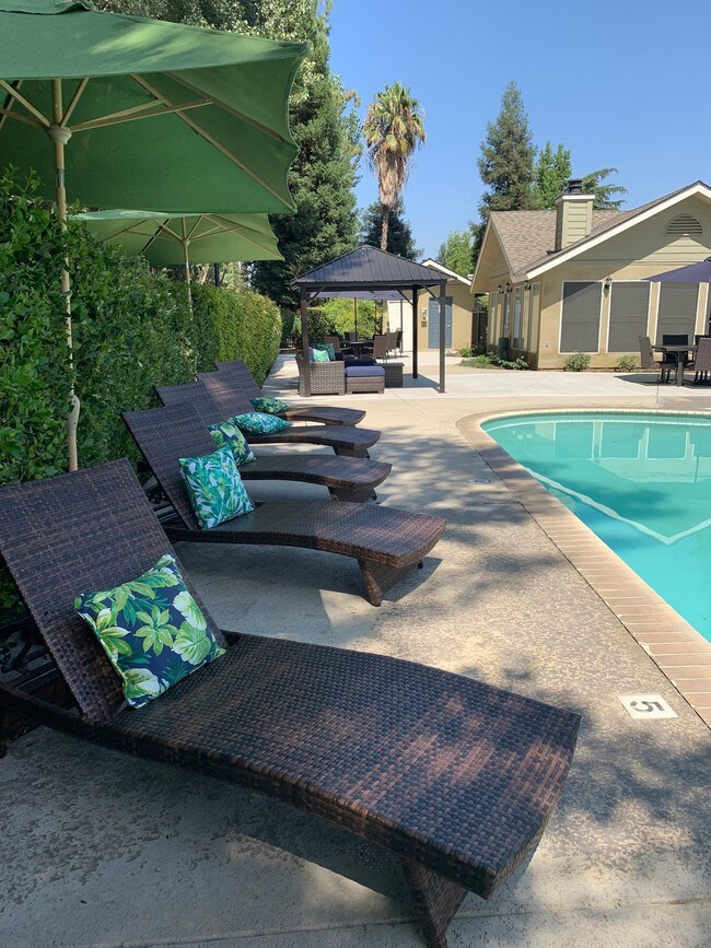 Cottonwood Grove Apartments 732 N Clovis Ave Clovis, CA