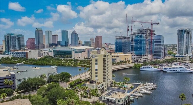 Foto del edificio - 628 Arbor Lake Ln