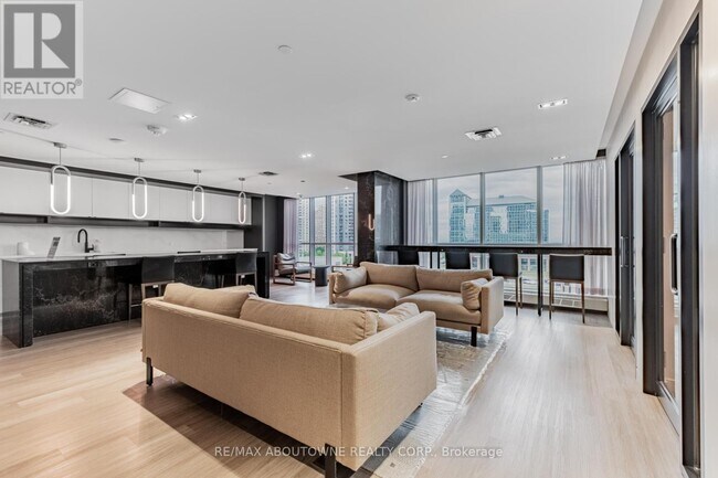 Building Photo - 4065-4065 Confederation Pkwy