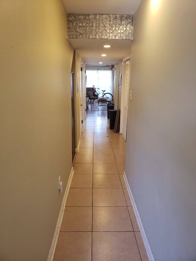 Building Photo - 3020 Dryades St