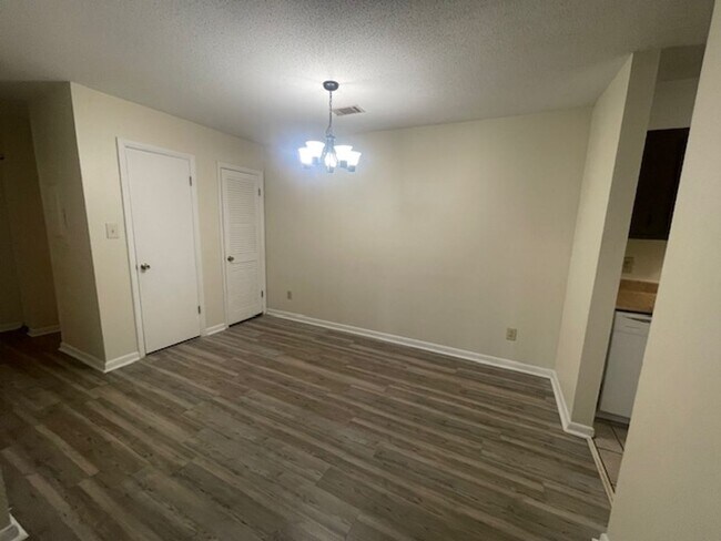 Foto del edificio - 1017 Stevens Creek Rd