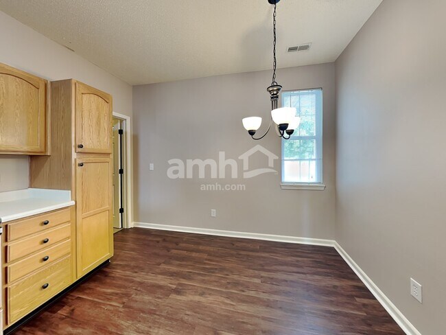 Building Photo - 5425 Wood Hollow Dr