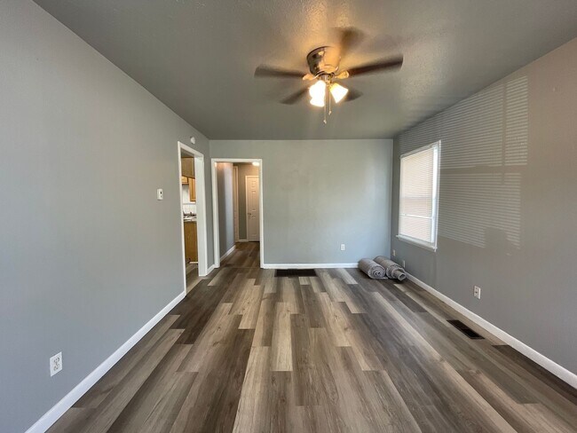 Building Photo - Welcome Home!!