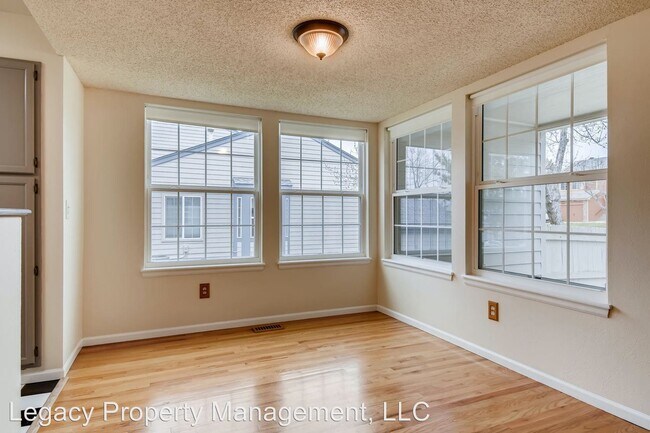 Foto del edificio - 3 br, 2.5 bath House - 8828 W Plymouth Ave