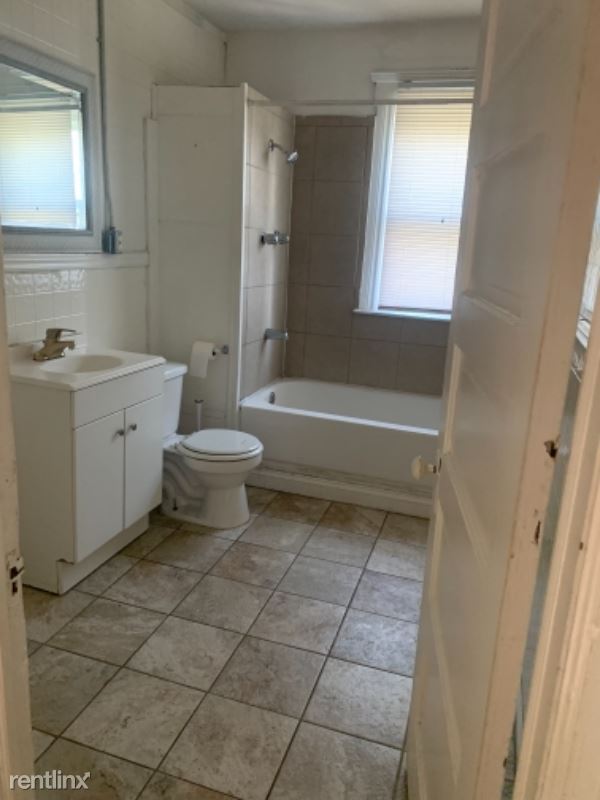 Building Photo - 2 br, 1 bath Townhome - 5819 elderd st.