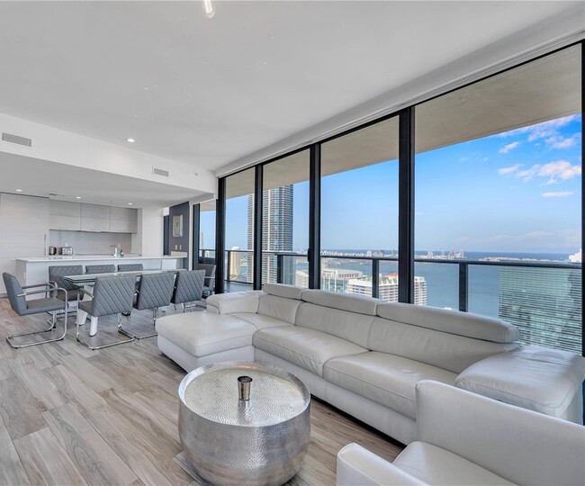 Foto del edificio - 1300 S Miami Ave