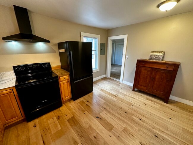 Kitchen - 44 Kansas Rd