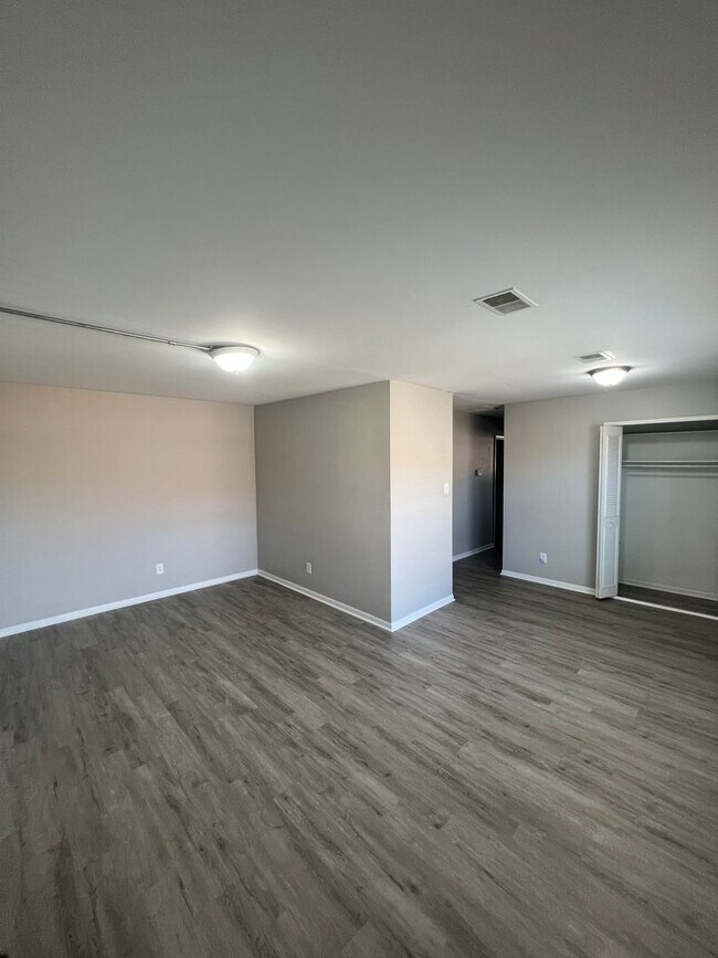 Foto del edificio - 2343 Harrodsburg Rd