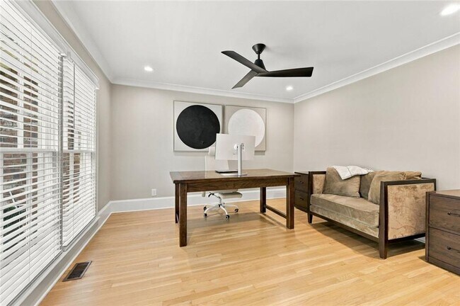 Foto del edificio - 5179 Meadowlake Dr