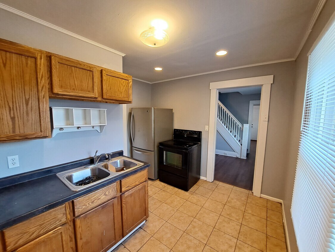 114 S Monmouth St, Dayton, OH 45403 Townhome Rentals in Dayton OH