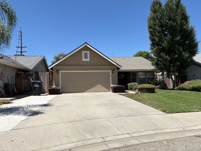 Foto del edificio - SW Visalia Home Available Now!