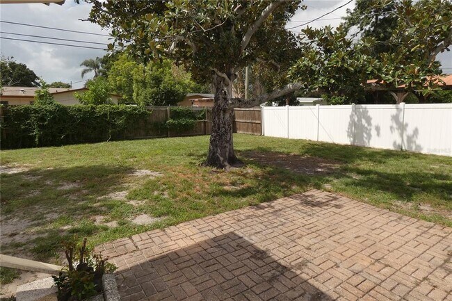 Foto del edificio - 2840 52nd Ln N