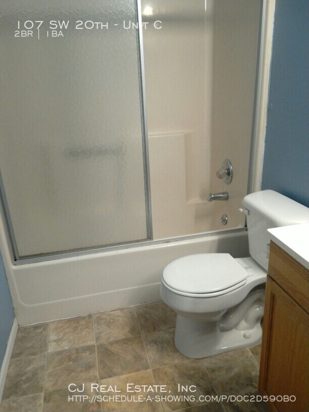 Building Photo - 107 SW 20th-Unit C