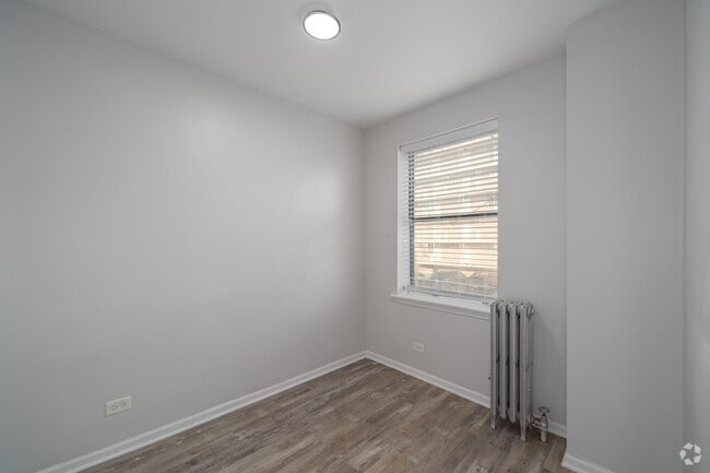 1BR, 1BA - 650SF - Bedroom - South Shore Apartments