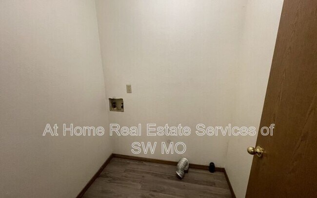 Building Photo - 701 E Bain St