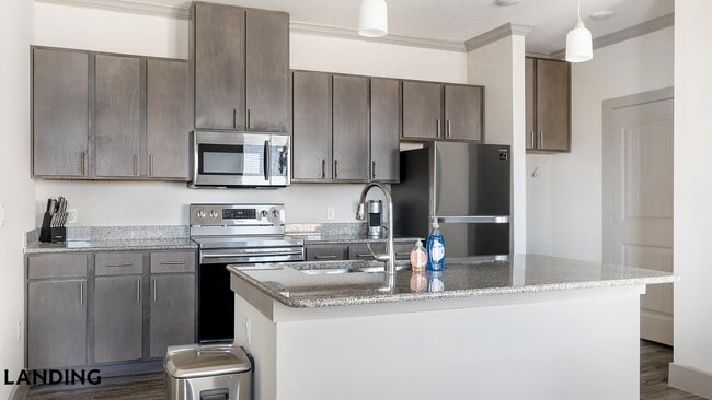Building Photo - 12500 Shadowglen Trce