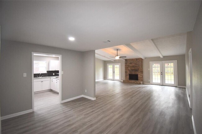 Foto del edificio - 3703 Almondwood Dr