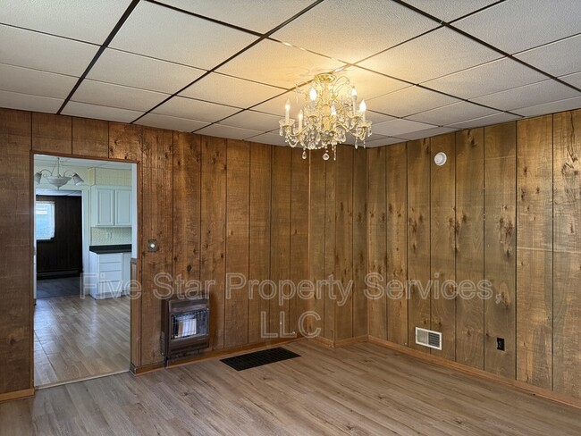 Building Photo - 1104 S 11th St