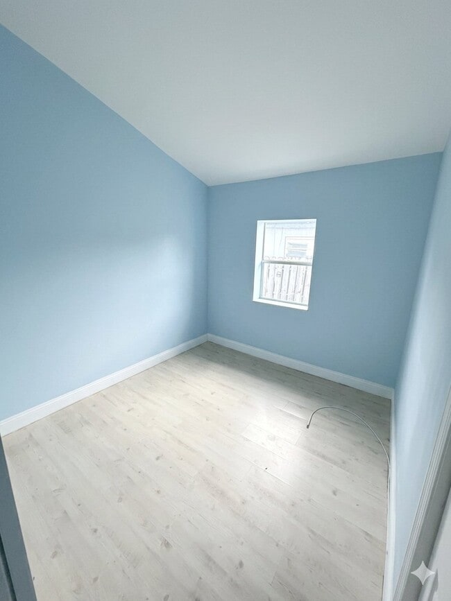 Building Photo - 519 NW 10th Ave