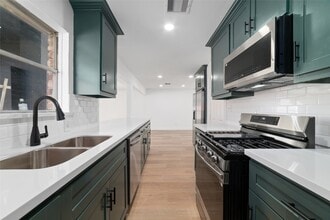 Building Photo - 419 Bellmar Dr