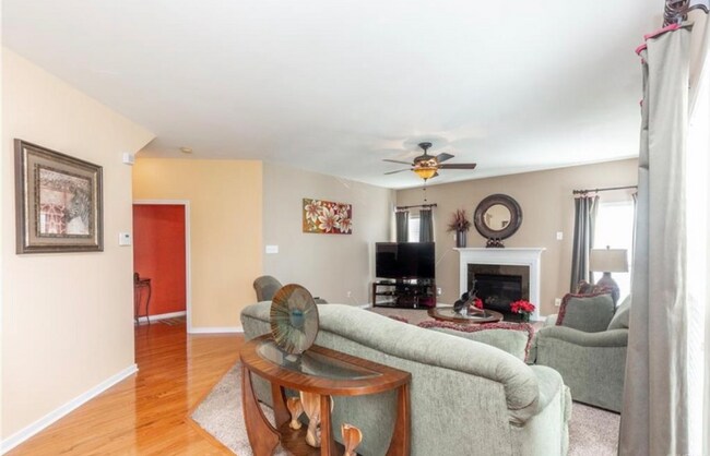 Foto del edificio - 2112 Lindsey Gabriel Dr