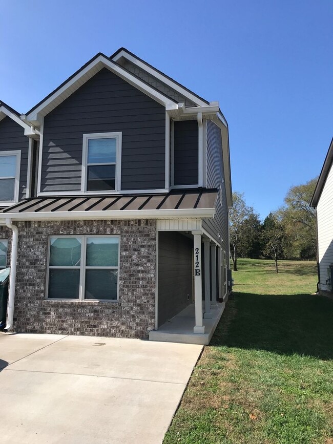 Building Photo - 212E Carver Ln