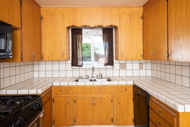 Building Photo - 536 Mulberry Cir