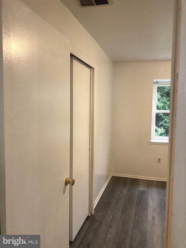 Building Photo - 1601 Silver Ct