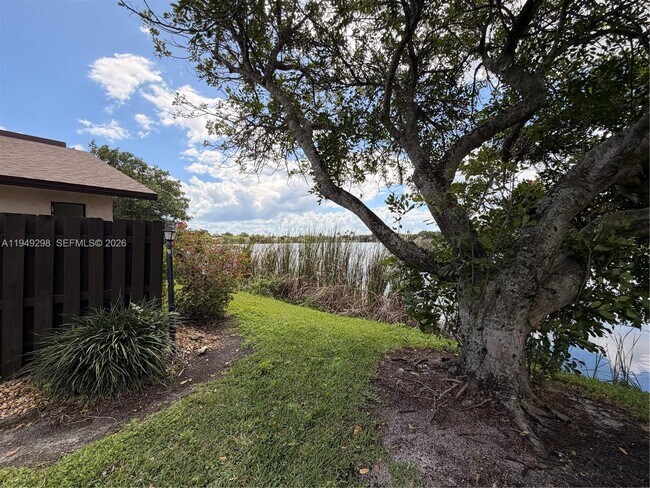 Foto del edificio - 1802 Waterview Cir