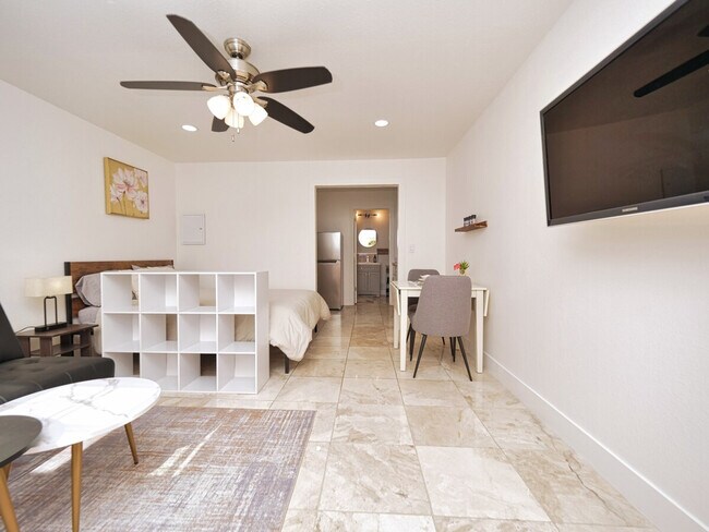 Foto del edificio - 323 Blossom Valley Dr